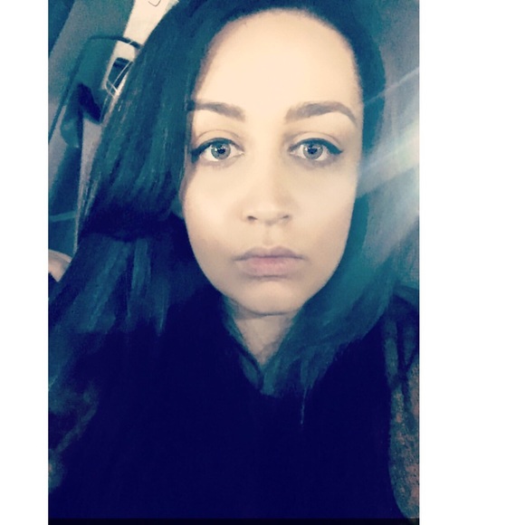 Meet your Posher, Lauren - Picture 2 of 2